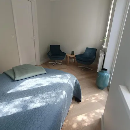 Idyllisk Kjeranvikk, Tjodalyng Hotel